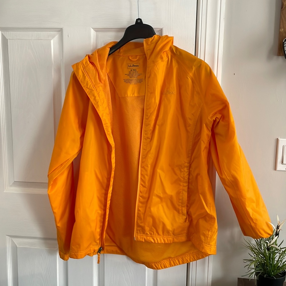 Windbreaker/rain jacket